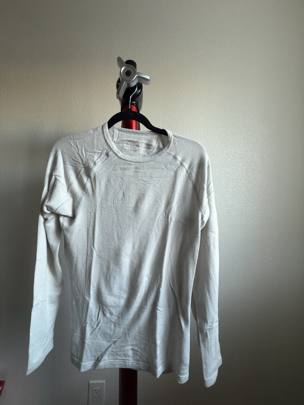 VELOCIO Men’s Merino Mesh Long Sleeve (LS) Base Layer. Medium. Light Grey. Used.