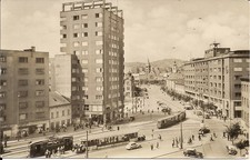 RPPC BRATISLAVA, Cecoslovacchia 1952 Piazza Stalin, auto stradali, grattacielo