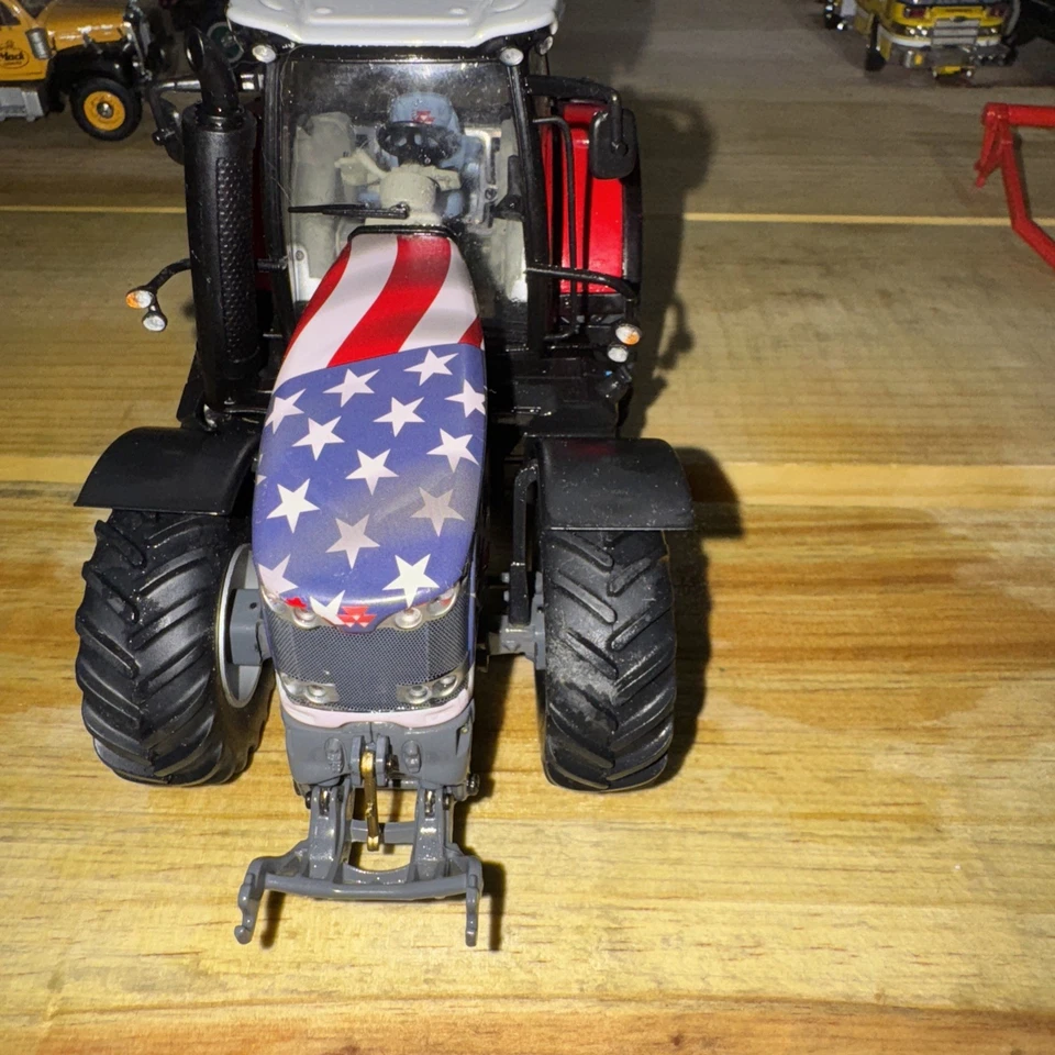UNIVERSAL HOBBIES 4204 1:32 SCALE MASSEY FERGUSON 8690 USA FLAG LIMITED EDITION - Image 4 of 4