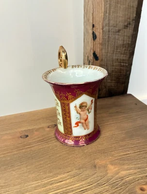 Tasse ancienne en porcelaine style Sèvres – décor angelot chérubin avec dorure - Photo 1/4