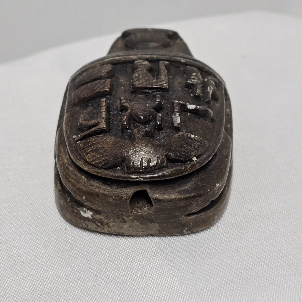 Amuleto de escarabajo egipcio tallado de alabastro de 2,25" con jeroglíficos piedra de colección Foto 2 de 4