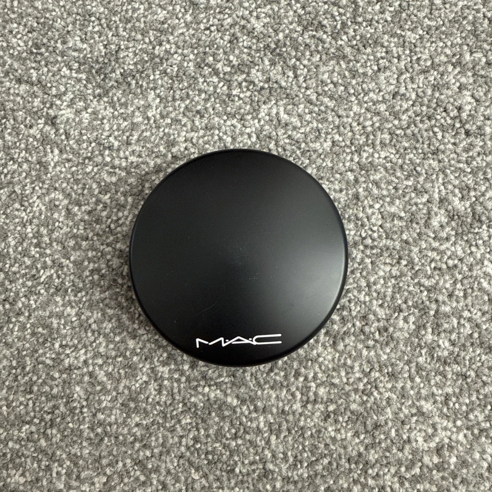 NIB MAC Mineralize SKINFINISH NATURAL Silky Face Powder MEDIUM Full Sz 10g - Image 2 of 3