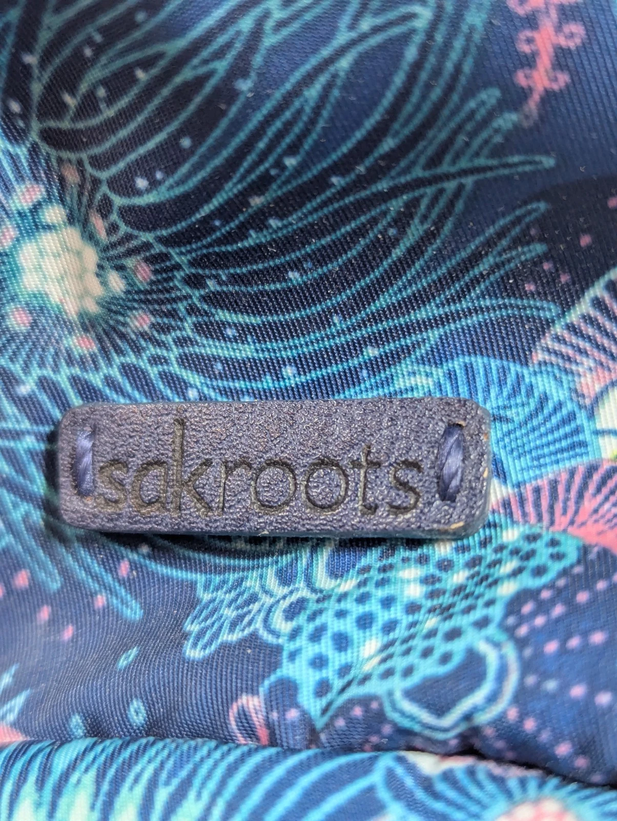 THE SAK Zaino a tracolla Sakroots On The Go blu reale borsa paesaggio marino ciondolo tartaruga