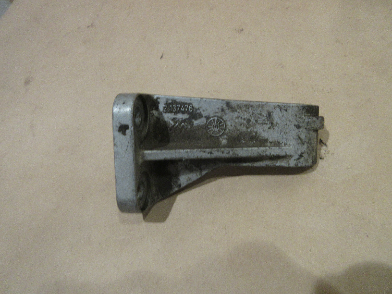 Ferrari 348, Mondial t - Gear Box Cables Support Bracket P/N 137476