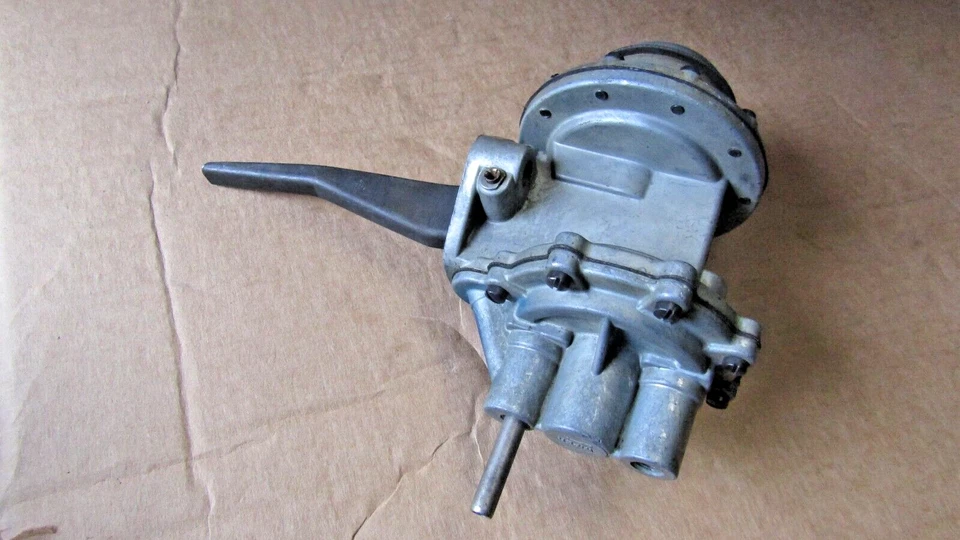 AMC 290 343 390 1967 1968 8 cilindros Bomba de combustible mecánica CARTER M6906 NOS OE Foto 4 de 4