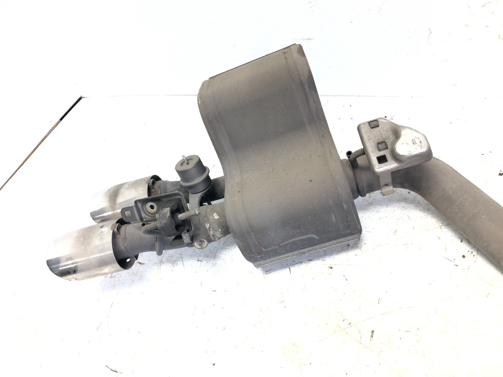 2014-2017 MASERATI QUATTROPORTE AWD 3.OL LEFT REAR MUFFLER SILENCER W/ PIPE OEM