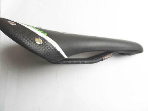 Selle Bikingreen Koior 255g – Noire Avec Rails Cr-Mo Blancs – Vintage Pista Fixie – NEUVE
