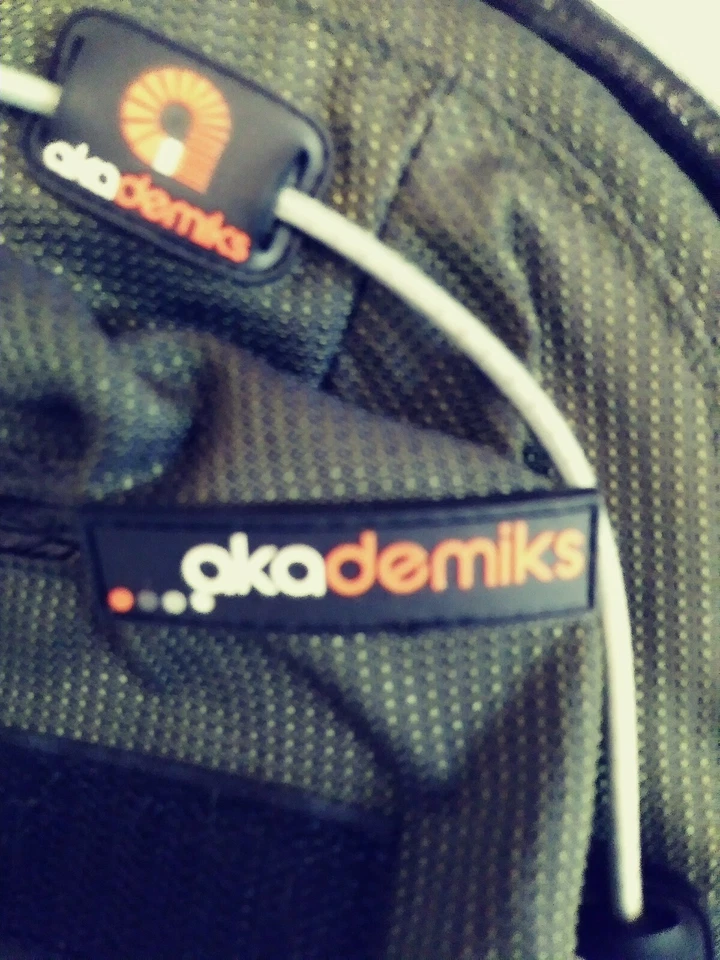 Bolsa de espera ajustable Akademiks Foto 3 de 4