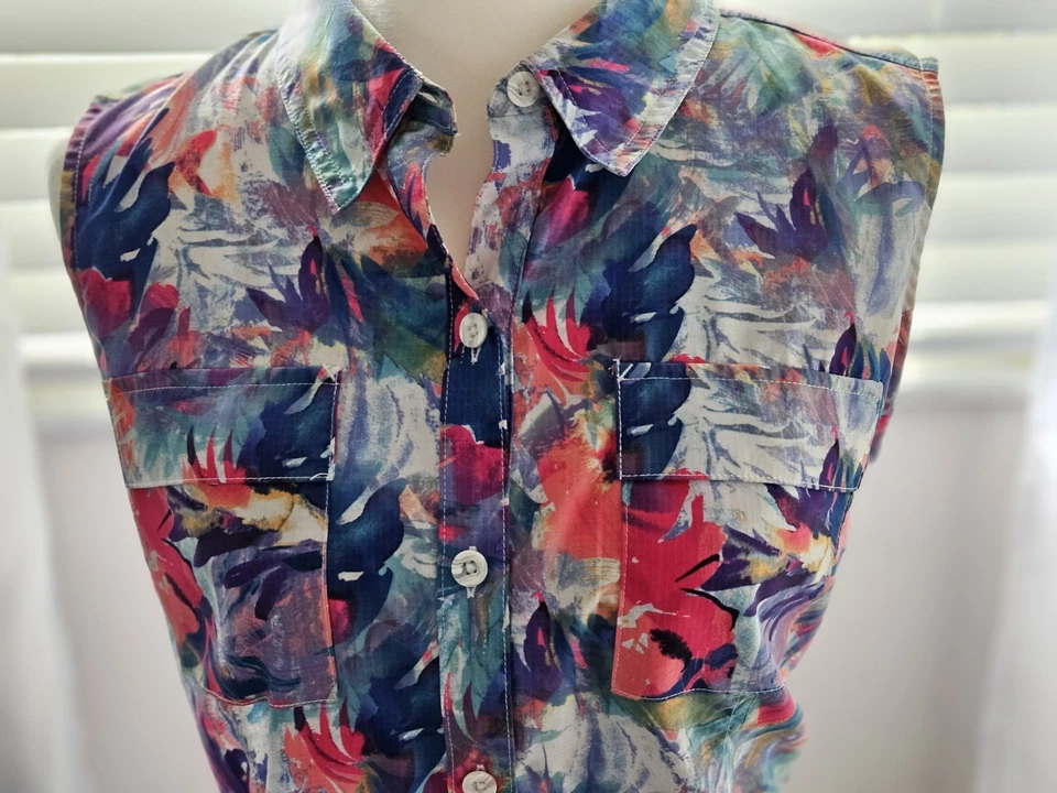 Camisa colorida sin mangas Reel Legend Performance Outfitters para mujer Foto 2 de 4