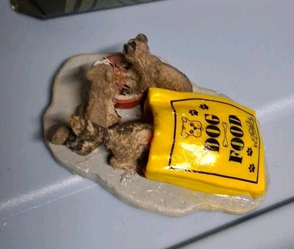 Lemax Figurine 3 Raccoons In The Dog Food