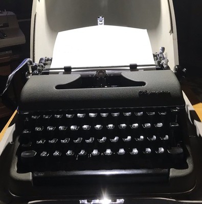 Olympia SM3 De Luxe Manual Typewriter Vintage Portable w/ Carrying Case
