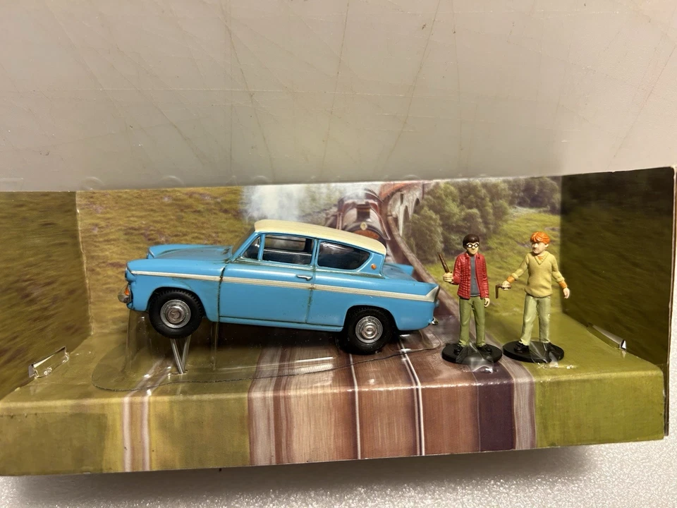 HARRY POTTER MR. WEASLEYS ENCHANTED FORD ANGLIA DIE CAST 1:64 SCALE CORGI TOYS - Image 4 of 4
