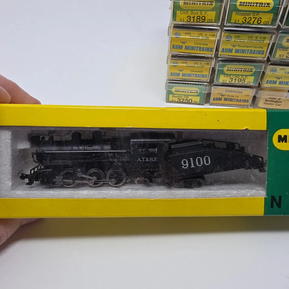 Vintage Minitrix & AHM N Escala Lote de 24 Carros de Carga AT&SF 9100 Motor a Vapor - Imagem 4 de 4