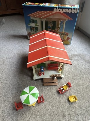 Playmobil 3771 Vacation Cottage House 95% Complete - Read description