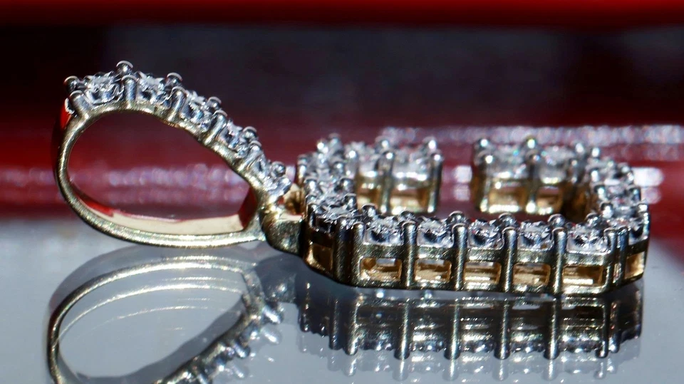 10k multi tone gold pendant 0.16ct natural diamond initial C' charm 2.89gr N3371 - Image 3 of 4