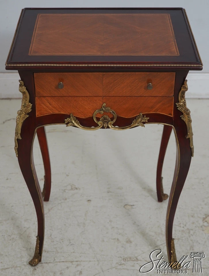 LF68964: Par de mesitas de noche francesas estilo Luis XV de 1 cajón Foto 2 de 4