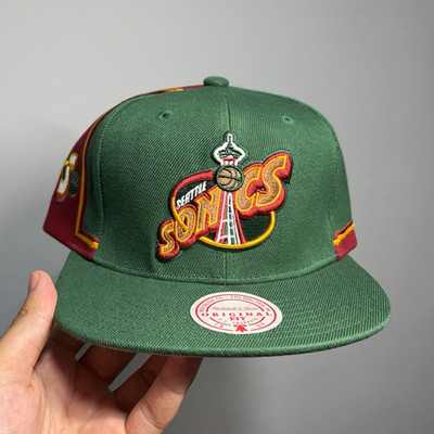 RARE Mitchell & Ness Seattle Supersonics Short Hook Adjustable Snapback Hat Cap
