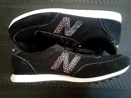 Tela para correr negra New Balance para mujer, talla 8,5 M, Wl410BL, excelente condición - Imagen 2 de 5