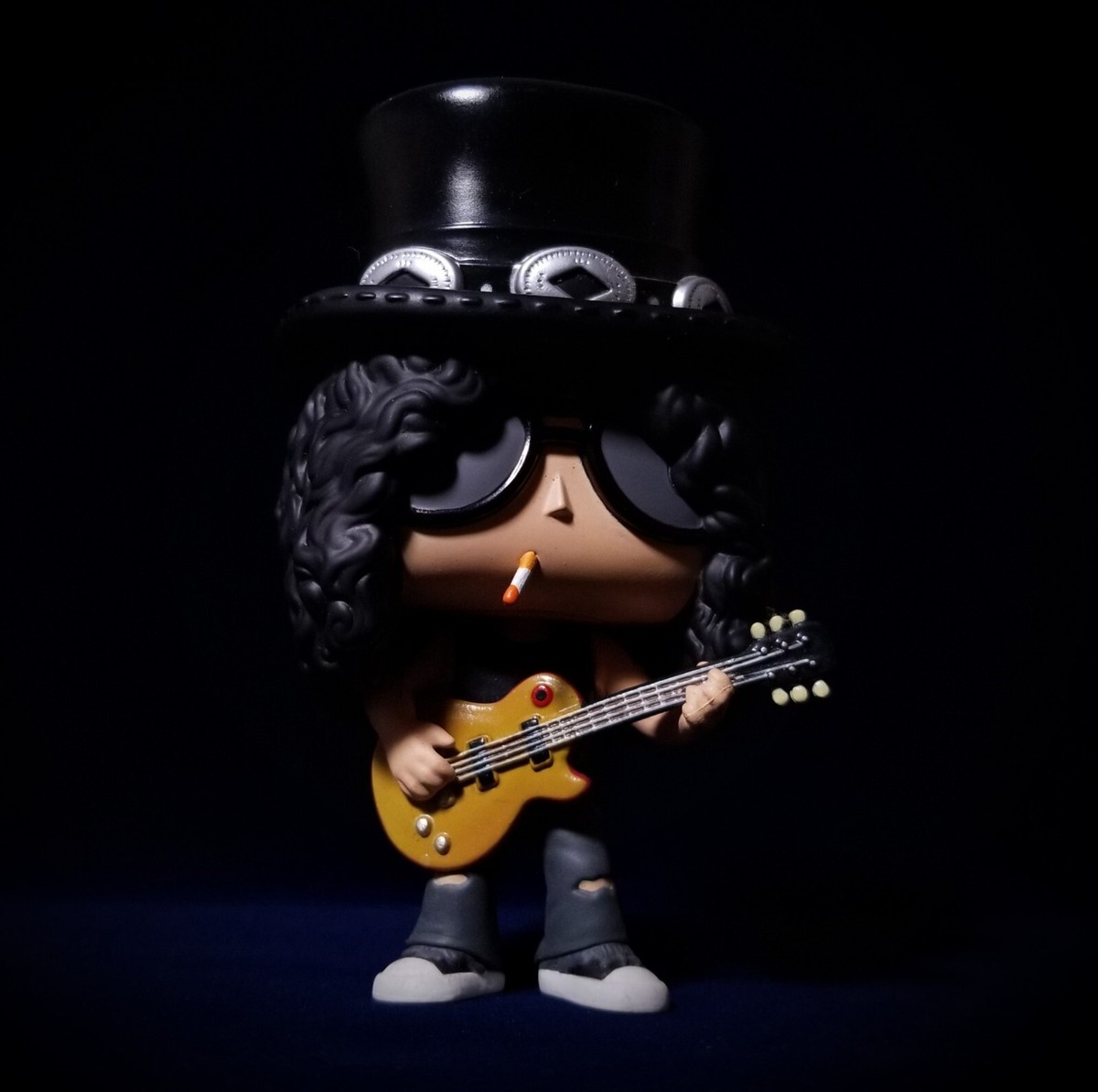 GUNS N’ ROSES SLASH フィギュア Amazon.com: The Loyal Subjects BST AXN Slash 5