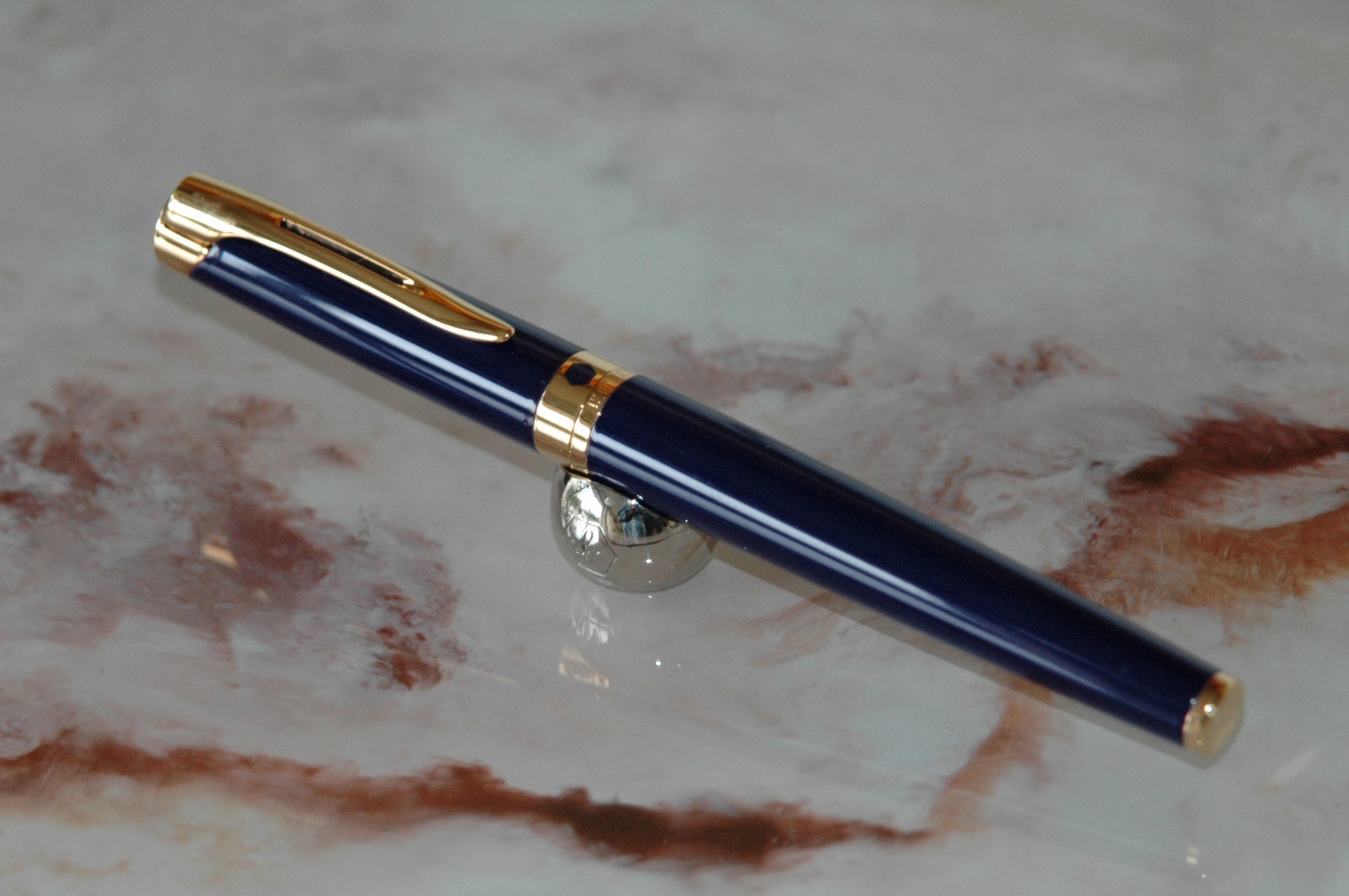 Stylo Waterman Étalon laque bleu nuit, le cadeau d'exception pour les passionnés d'écriture