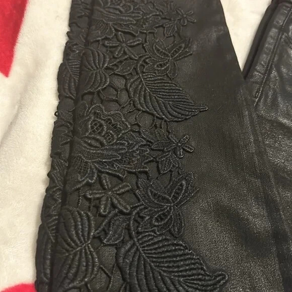 Picture 4 of 5