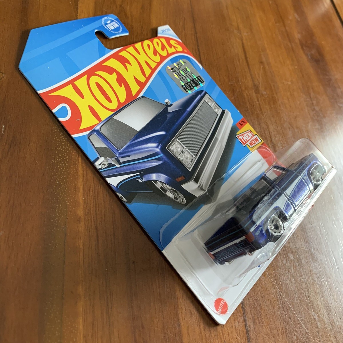 2024限定カー’83 CHEVY SILVERADO Hot Wheels Japan Convention 2024 '83 CHEVY SILVERADO Right