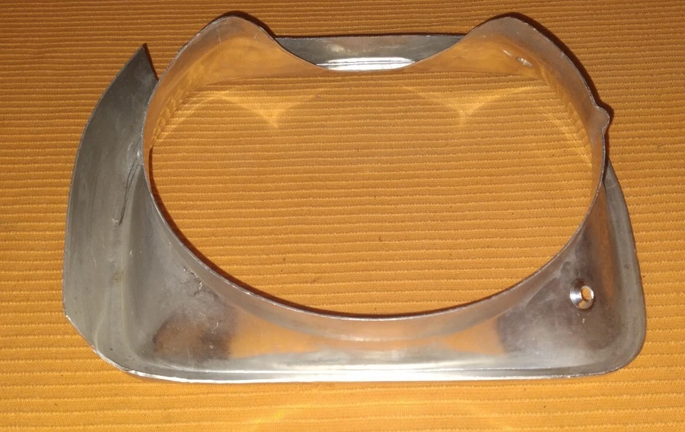 Mopar ORIGINAL 1975 1976 Plymouth carrocería A faros laterales del conductor bisel plumero Foto 2 de 4