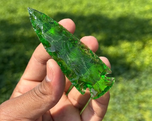 5.5–6" Rare Green Obsidian Peridot Arrowhead – Handmade Gemstone for Collection - Picture 2 of 3