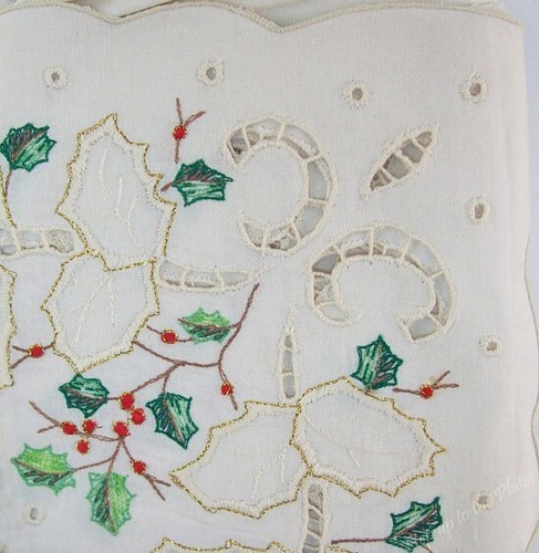 Lenox China NEW Linens HOLIDAY Xmas Tablecloth Embroidered 65" 118" Roll Warmer - Picture 3 of 9