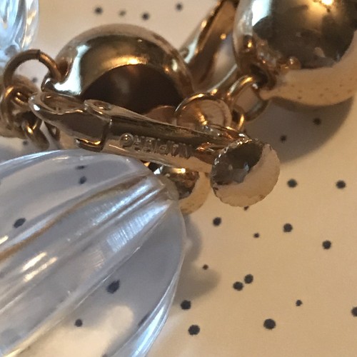 Napier Vintage Lucite Screw Back Goldtone Ball & Lucite Large Oval Drop Earrings - Picture 9 of 10