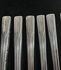 WM Rogers MFG00 Modern Rare to find  Precious Pattern Set of 11 Dinner Knives