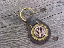 VOLKSWAGEN VW ANTIQUE GOLD LEATHER KEY FOB NOS Hi-QUALITY CLASSY KEY HOLDER