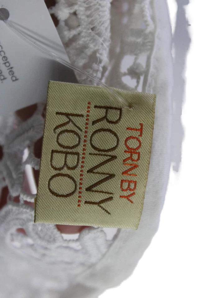 Camiseta sin mangas Torn by Ronny Kobo para mujer cuello redondo medios mixtos alta baja blanca mediana Foto 4 de 4