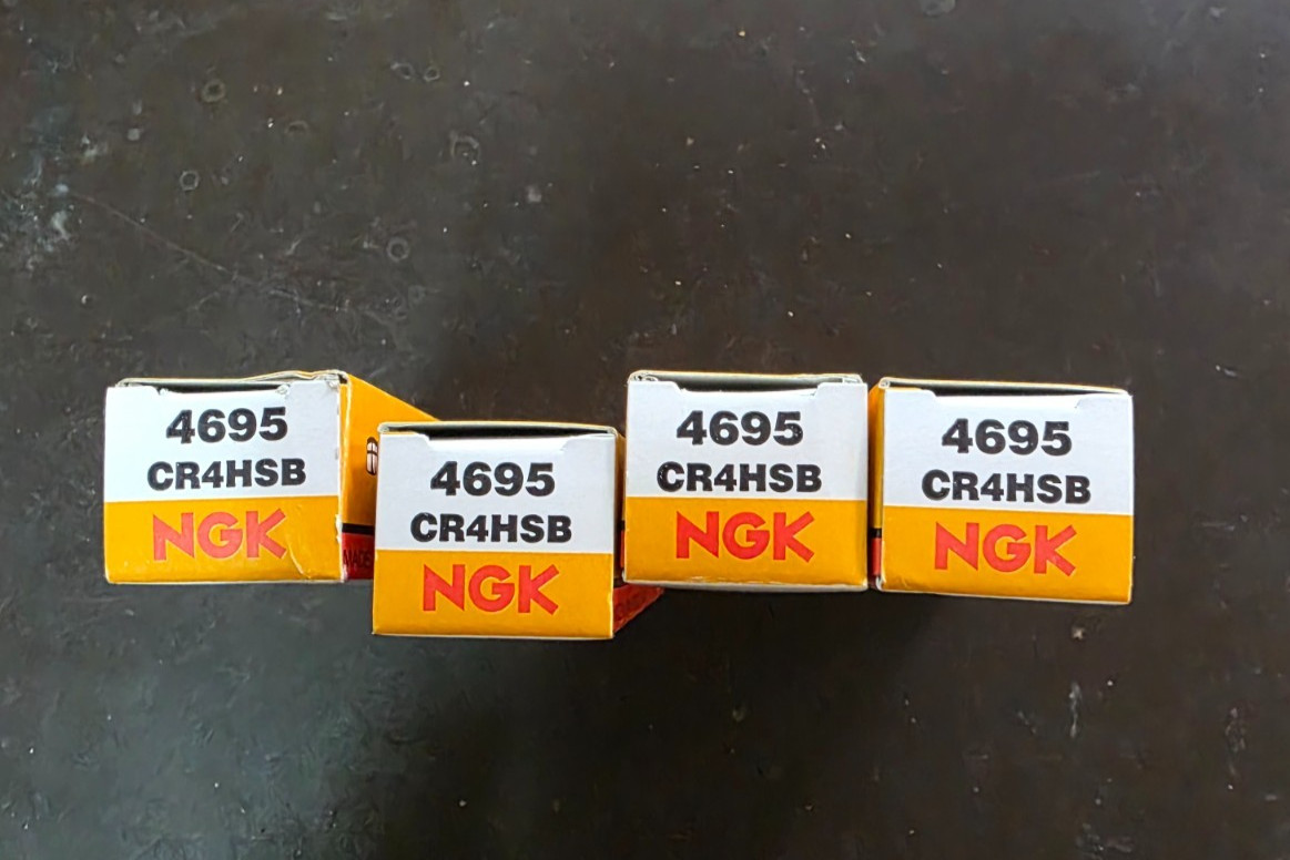 NGK 4695 spark plug CR4HSB lot of 4