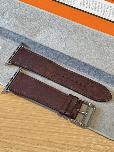 Hermes Vau Swift Leather Burgundy Apple Watch Band Classic 42-46mm - 第 1/6 張圖片