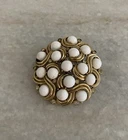 Vintage Crown Trifari White Milk Glass Gold Tone Wreath Flower Brooch Pin