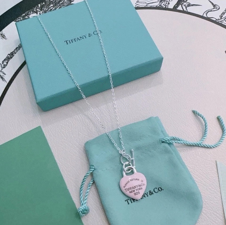 Tiffany & Co. Colar com pingente de coração rosa - Imagem 3 de 4