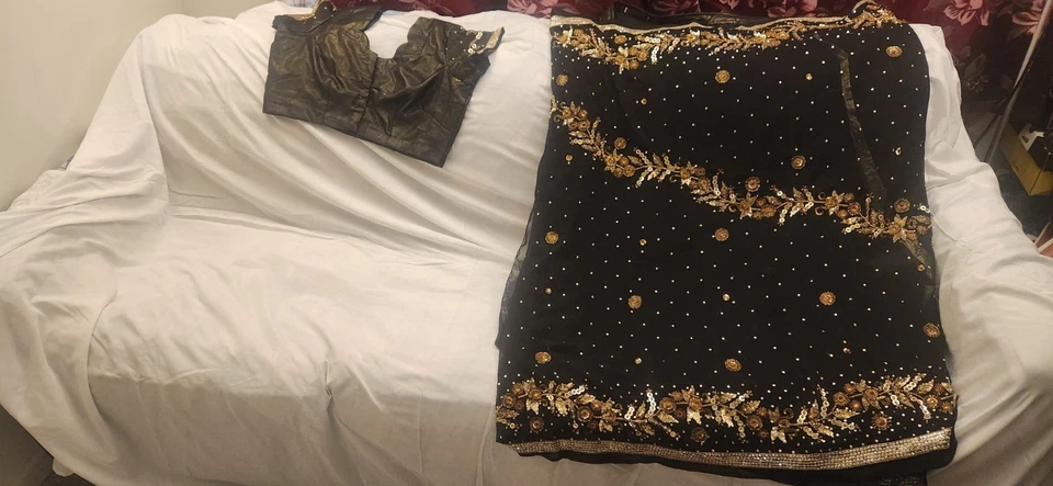 Hermoso sari y blusa bordados negros, lentejuelas, fiesta de boda pretendidos Foto 3 de 4