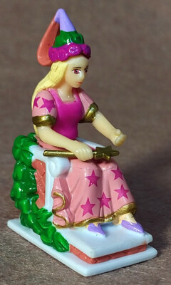 Wizard of the Emerald city. The country of Oz Kinder surprise 2009