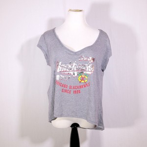 women's blackhawks t shirt