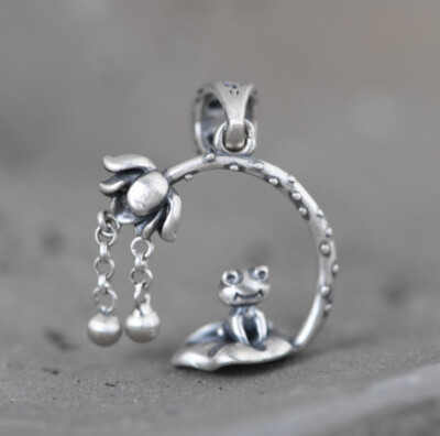 I05 Pendant Frog on Leaf Flower Tassels Sterling Silver 925