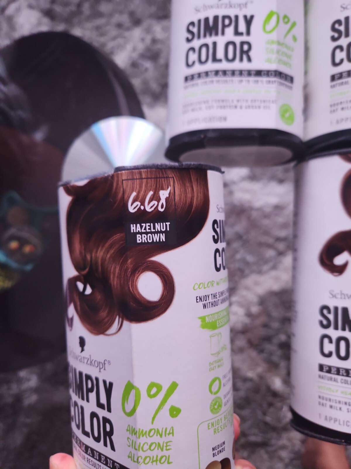 Schwarzkopf Simply Color Permanent Hair Color 6.68 Hazelnut Brown