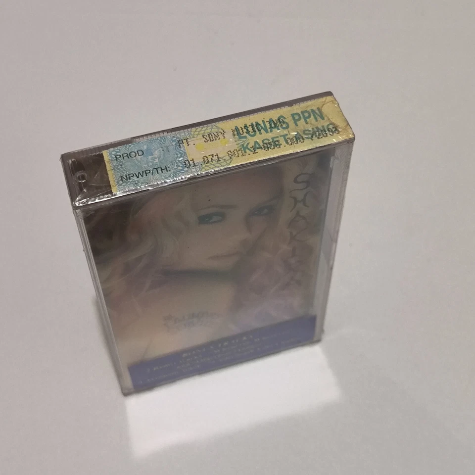 Shakira - Laundry Service 2001 + 2 Bns track original indonesia tapes 2005 NEW - Image 4 of 4