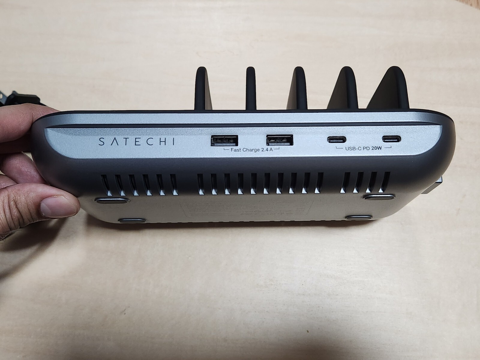 Satechi 5-Device Charging Dock with Wireless, Barely Used, Compact Design