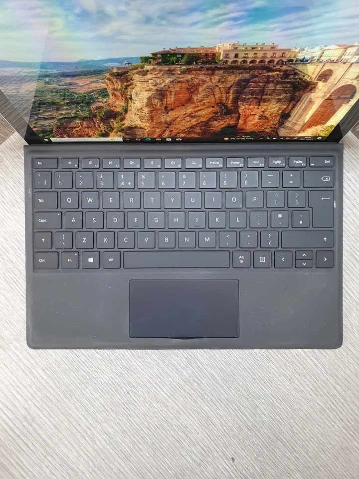 Microsoft Surface Pro (5th Gen) 12.3" M3-7Y30 4GB RAM 128GB NVMe Grade B EB2911 - Image 2 of 4