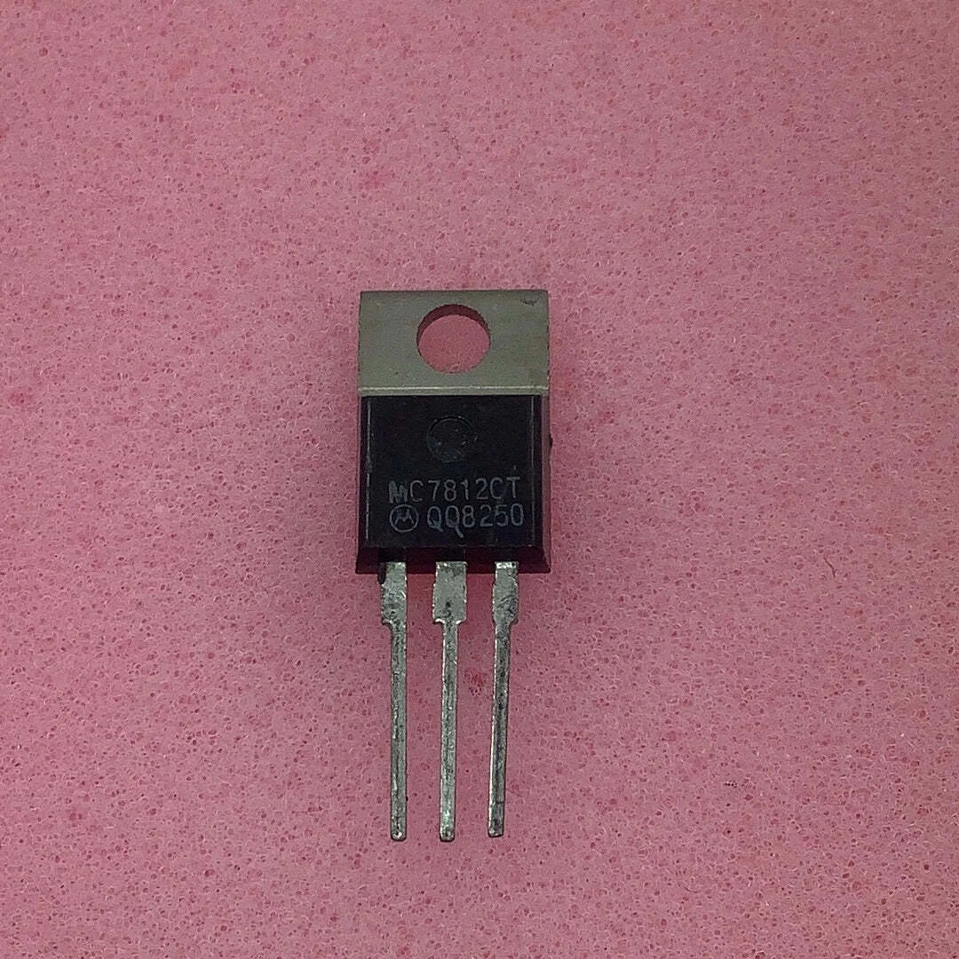 50 X Motorola MC78L05ACP Positive Voltage Regulators – 100mA 5V (TO-92)