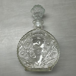 VTG.*cut glass *shell shaped *decanter *W/stopper