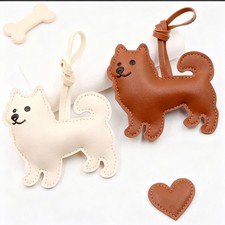 Adorable Samoyed PU Leather Pendant - Cute Keychain Backpack Car Charm Gift