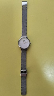 Daniel Wellington Petite Sterling 28mm Damenuhr Mesh Milano läuft!