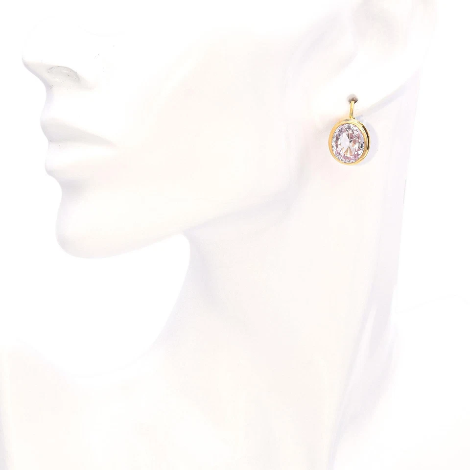 Pendientes colgantes de zafiro cultivado en laboratorio de oro amarillo de 18 quilates Foto 2 de 4